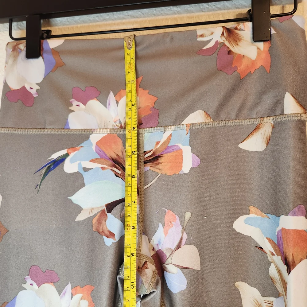 Athleta Elation Paradise 7/8 Leggings Womens S Gray White Floral High Rise Logo - Picture 7 of 15